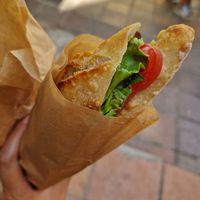 Baguette con insalata, pomodori, melanzane arrostite, humus e tahina at Boulangerie-Café Pain Salvator in Marseille