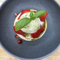 Tartelette met aarbeienmousse  at Het Paradijs in Enschede