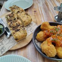 Focaccia and cauliflower bites at Het Paradijs in Enschede