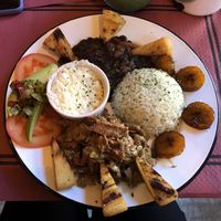 Pabellon Vegano Combo plate  at Tumatey in Barcelona