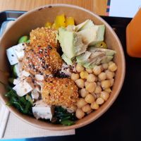With tofu, vegan nuggets, wakame, avocado, mango, cheekpeas ... at Mahalo Poke in Alicante