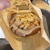 Cinnamon roll   at VG Délices in Baie-mahault