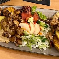 Sauerländer Ofenkartoffeln met champignons. Hmmmm heerlijk!  at Bistorant Uppu in Winterberg