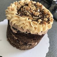 Gâteau base chocolat, crème cacahuètes   at L'Insouciance in Wavre