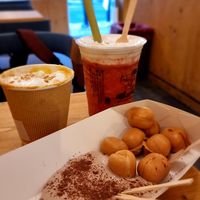 Drinks and waffles at NUTTEA - Soho in London