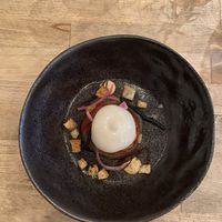 Tomaat, gekarameliseerde ui, croutons en schuim van tomaat at Kale & de Bril in Goes