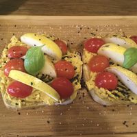 Hummus toast at O Jardim da Jujé in Lisbon