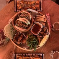 vegan street food basket and vegan crispy strips at Xu Noodle Bar in Tilburg