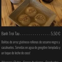 El postre que está delicioso y como veis en la carta pone que contiene LECHE sin especificar que es de COCO  at It's Vietnam in Granada