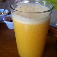 Jugo de naranja at El Manantial in Uruapan