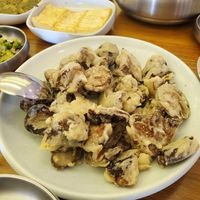 Fried mushrooms at Puleunsolmalg Eunhyang 푸른솔맑은향 in Jeju