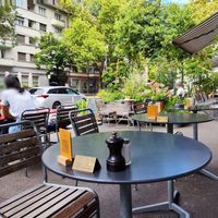 Outdoor seating at Kafi Freud in Zurich