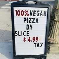 💯  #Veganuary at Cruzer Pizza in Los Angeles