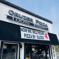 Slices! #Veganuary at Cruzer Pizza in Los Angeles