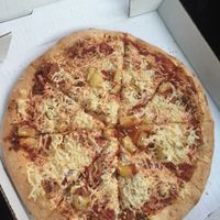 Hawaiian Pizza at Cruzer Pizza in Los Angeles