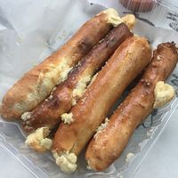 Cheese breadsticks at Cruzer Pizza in Los Angeles