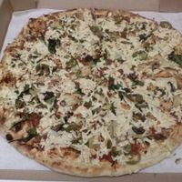 6 vegetable pizza at Cruzer Pizza in Los Angeles