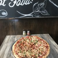 Friends Not Food! at Cruzer Pizza in Los Angeles