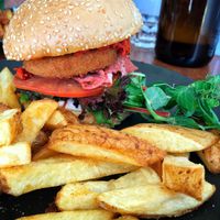 Chick’n bac’n burger 🤤 at The Green Edge Cafe and Store in Windsor