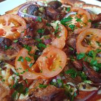 Vegan oumph pizza with chili aioli at Peppes Pizza in Narvik