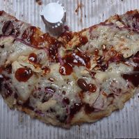 American pan (12") with BBQ sauce, red onion, vegan cheese, vegan chicken at Upper Crust in Akron