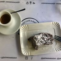 Vegan chocolate cake at Mugs & Co in Milan