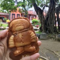 Red bean vegan “egg” cake. I also got a few of nut flavoured cakes and they’re chock full of mixed nuts!  at Èrjiě Jīdàngāo 二姊雞蛋糕 in Tainan