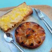 Croque monsieur and apricot tartelet at Land & Monkeys - Beaumarchais in Paris