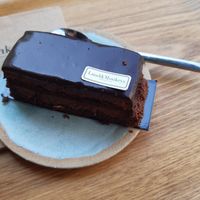 Chocolate tarte at Land & Monkeys - Beaumarchais in Paris