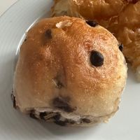 Choc chip bun  at Land & Monkeys - Beaumarchais in Paris