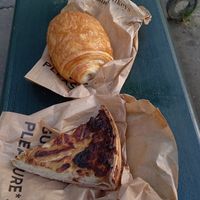 to go: pain au chocolat (1,40€) and quiche lorraine (5,50€) at Land & Monkeys - Beaumarchais in Paris