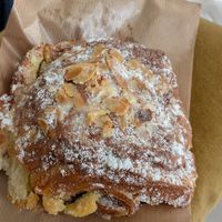 Chocolate and almonds at Land & Monkeys - Beaumarchais in Paris