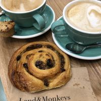 Caffe latte d’avoine at Land & Monkeys - Beaumarchais in Paris