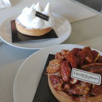 Nut tart and lemon tart at Land & Monkeys - Beaumarchais in Paris