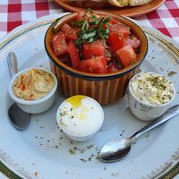 Bruschetta with vegan ricotta, mozzarella cream and hummus at Al Sanpietrino Trattoria in Lisbon