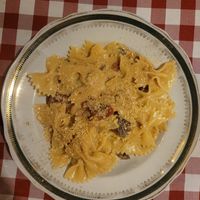 Farfelle with white sauce, sundried tomatoes, and seitan at Al Sanpietrino Trattoria in Lisbon