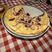 Pizza at Al Sanpietrino Trattoria in Lisbon