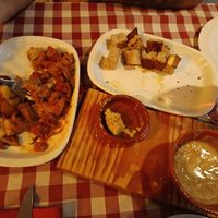 Fondue e frango (só lembrei de tirar foto quando já estava acabando) at Al Sanpietrino Trattoria in Lisbon