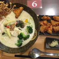 Green curry ramen and Thai-style fried chick’n at Duō Bǎo Shū Shí 多寶蔬食南洋異國料理 in Taichung