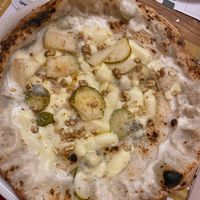 truffle pizza at Gradi Pizza Napoletana in Tenerife