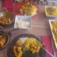 "carta vegana" soja, bombay aloo, pan con algo lila dentro que ni idea de lo que es pero estaba bien at Taj Palace in Malaga