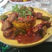 Tempeh laqué au porc avec riz jaune at Urban Greener in Paris