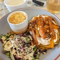 Salé : pancakes courge, crème de cajou et soupe au maïs (découverte que j'ai adoré) at Urban Greener in Paris