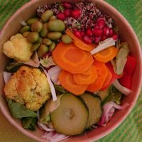 Quinoa Bowl at Junge Die Bäckerei - Heringsdorf Seebrücke in Heringsdorf