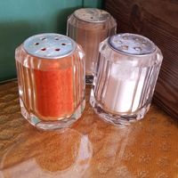 I like that there's a third spice shaker! May be cayenne, def some sort of chilli. Spicy 🌶🌶 at Asalam Restaurant in Jeju