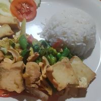 Simple tofu stir fry at Cafe Del Mar in Prachuap Khiri Khan