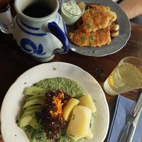 Vegan green sauce with avocado and potatoes (the schnitzel in the background is not vegan/ vegetarian) at Frau Rauscher Apfelweinwirtschaft in Frankfurt