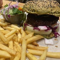 Red beet and carrot burger at De Beren in Goes