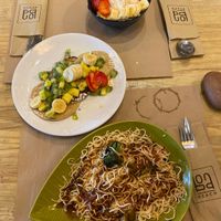 Models, pancakes and aquí bowl   at Boa Beach in Valencia