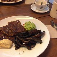 Vegan breakfast- totally delicious 👌🏻👌🏻 at The Village Coffee & Music in Utrecht